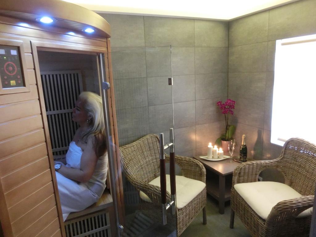 Dvur Stran & Wellness 3*