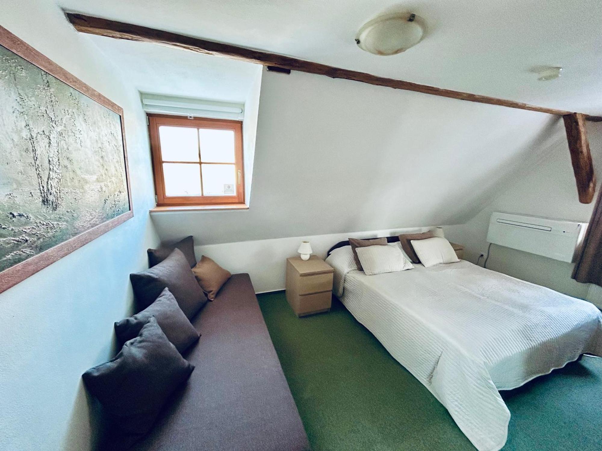 Dvur Stran & Wellness 3*