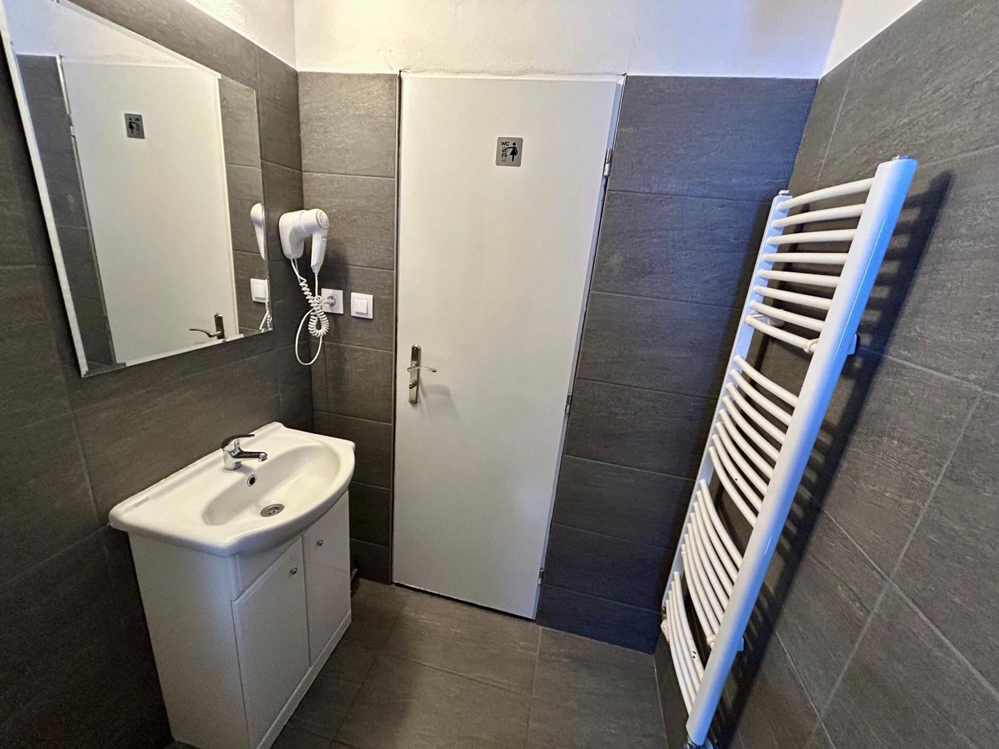 Гостьовий будинок Dvur Stran & Wellness 3*