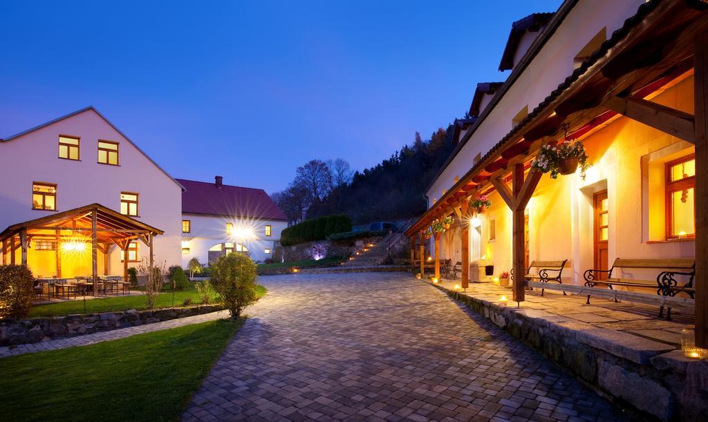 Dvur Stran & Wellness Гостевой дом Карловы Вары